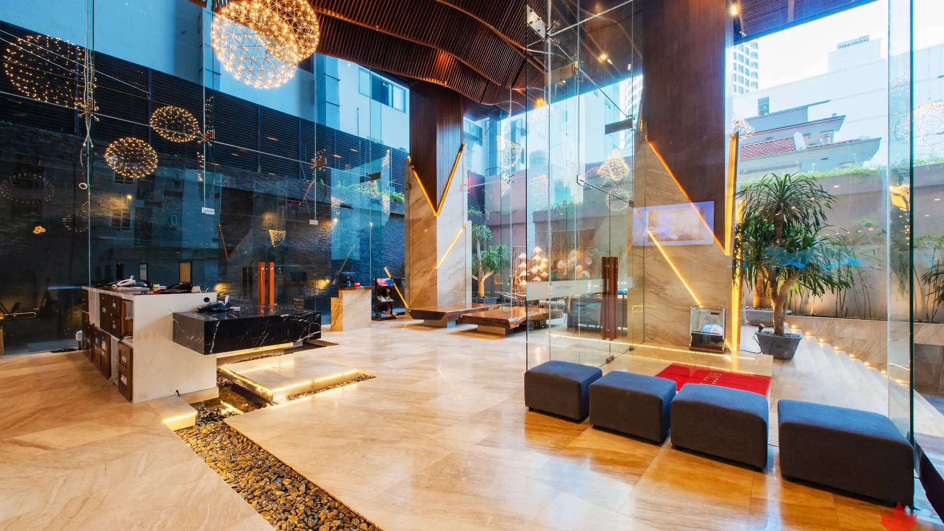 Maple Hotel & Apartment Нячанг