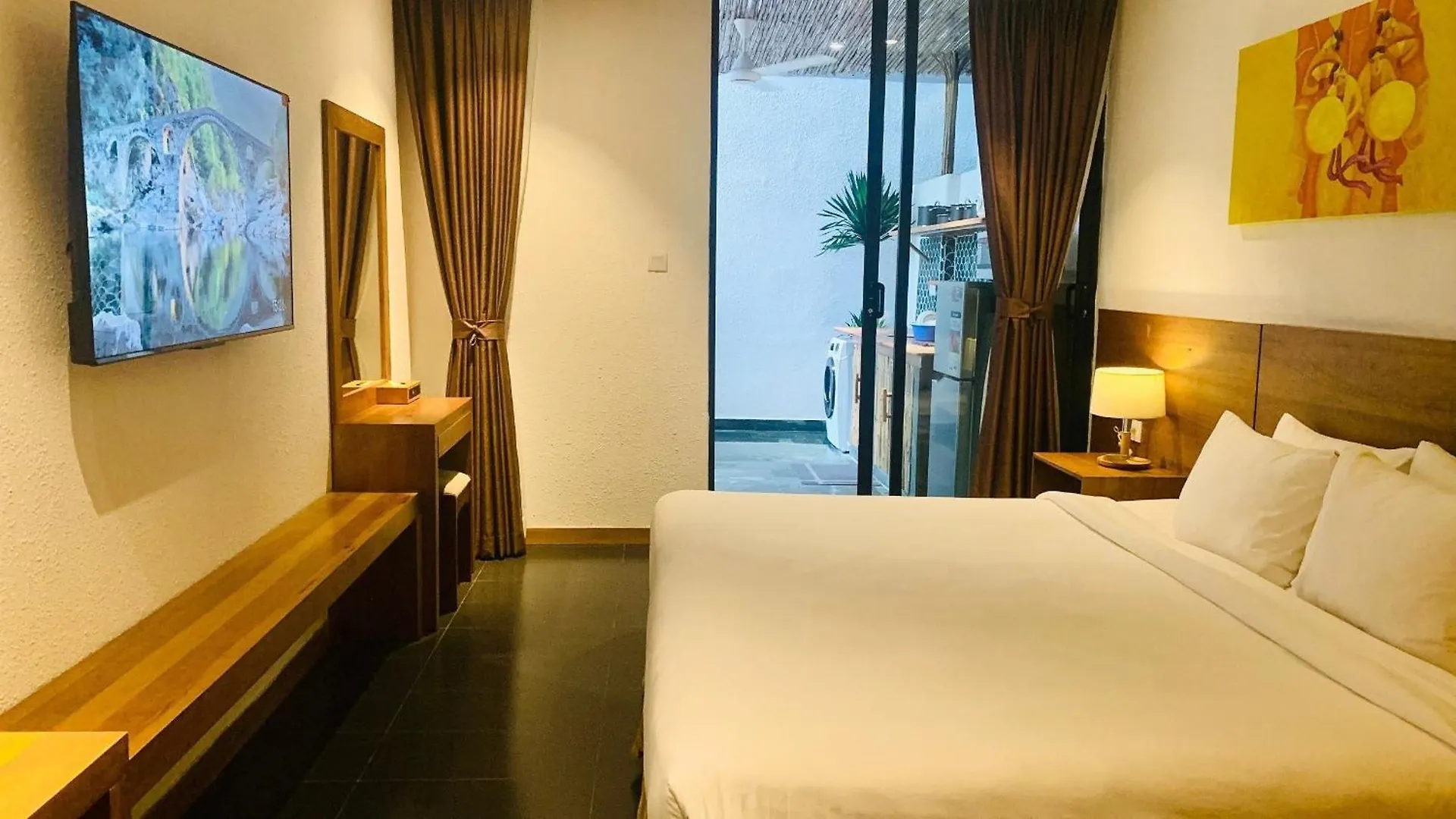 Maple Hotel & Apartment Нячанг
